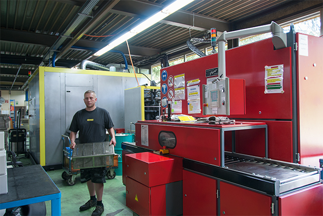 Atelier de lavage aux solvants